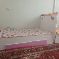 وسایل شخصی اعم از تشک طبی، تخت و