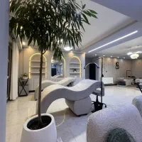 منشی سالن زیبایی