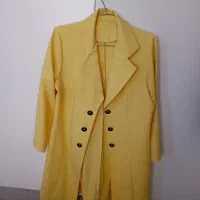 تعدادی لباس زنانه و مردانه و کیف و کفش