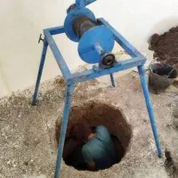 سیمانکاری و حفر چاه دستی