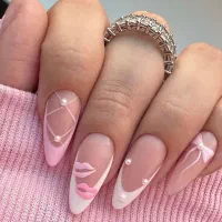 خدمات کاشت و ترمیم ناخن