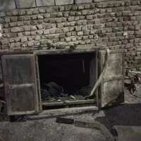 فروش دکه آهنی قدیمی کوچک