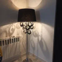 آباژور ایستاده