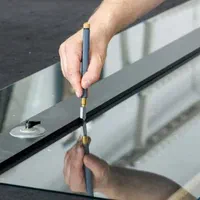 شیشه بری (خدمات نصب شیشه و آیینه)