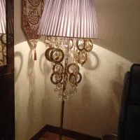 آباژور ایستاده