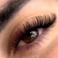 انجام خدمات اکستنشن مژه و موخوره گیری