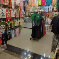 فروشنده لباس بچه گانه