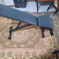 یک عدد میز بدنسازی و ۲ عدد صفحه ۱۵ کیلویی