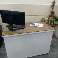 میز تحریر  و میز کامپیوتر  سالم  همراه با شیشه