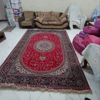 ییک جفت فرش قرمز لاکی کار گرده سالم