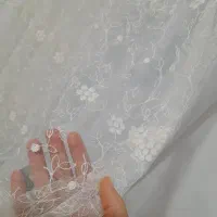 پرده کاملا سالم و نو نزدیک یکسال نصب شده