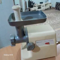 چرخ گوشت سالم .در حد نو