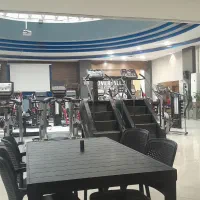 سرآشپز ماهر و با تجربه و کمک آشپز