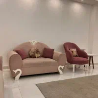 مبل ۷ نفره صورتی + میز عسلی گرد