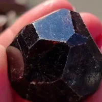 سنگ گارنت سرخ آلماندین 72 گرم
