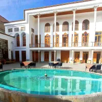 استخدام در کافه رستوران و اقامتگاه