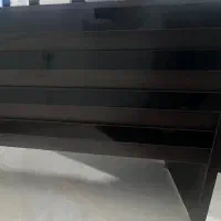 میز اداری و کامپیوتر