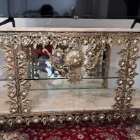 یک عدد میز برنز