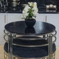 میز نهار خوری در حد نو