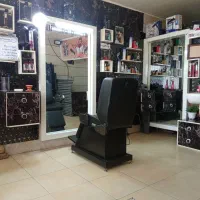 دکور آرایشگری همراه با ماشین