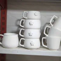 نیرو خانم برای ریخته گری کارگاه ظروف سرامیکی
