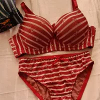 لباس زیرزنانه