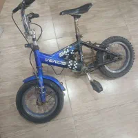 دوچرخه کوچک رنگ آبی بسیار خوب