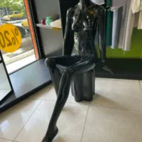 مانکن نشسته وایستاده