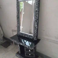 آینه و میزش