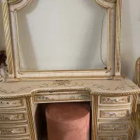 تخت  سایز ۱۸۰ و میزاینه و پاتختی