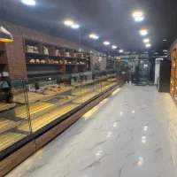 فروشنده و صندوقدار در بیکری