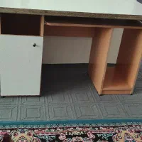 میز تحریر و کامپیوتر