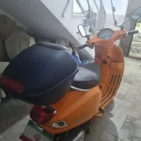 ۷۵۰۰تا کارکرده. سالمvespa با لوازم نارنجی رنگ