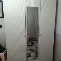 دوعددکمدومیزلوازم ارایش