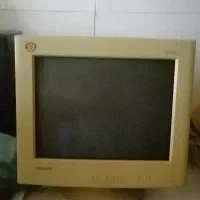 مانیتور به همراه کابل