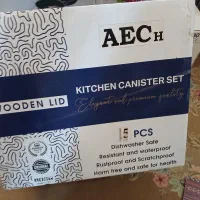 جاروبرقی ومقداری وسایل آشپزخانه