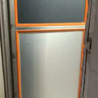 درب حمام و پنجره آهنی در حد نو