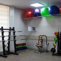 فیزوتراپی ، برنامه‌ تغذیه ،بدنسازی و حرکات اصلاحی