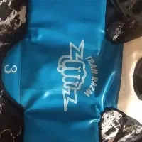 هوگو به همراه ساق بند وکلاه