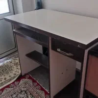 میز کامپیوتر در حد نو