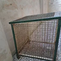 سطل زباله جلو ساختمان