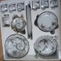 سرویس چینی مقصود ۱۲ نفره و صبحانه خوری ۱۲ نفره....