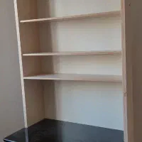 کتابخانه و میز تحریر