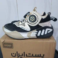 کفش|کفش و لباس بچه|چغادک, |دیوار