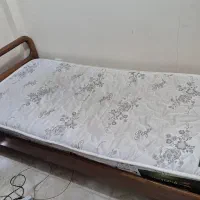 تخت چوبی و تشک