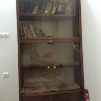 میز تحریر و کتابخانه
