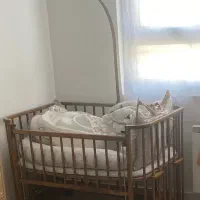 تخت کنار مادر گهواره شو همراه رو‌تختی  تور و گارد
