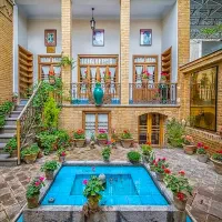 ملک دربستی حیاط دار