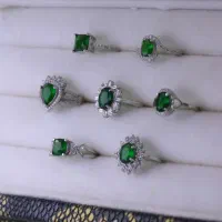 انگشتر سبز رنگ نقره زنانه نگین سنتاتیک شفاف
