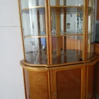 بوفه دو طبقه چوبی شیشه ای